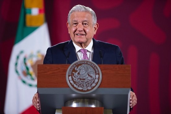 AMLO destaca triunfo de Emmanuel Macron en Francia