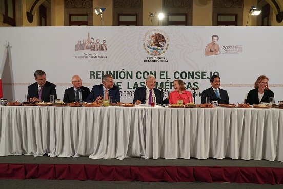 AMLO cena en Palacio Nacional con empresarios