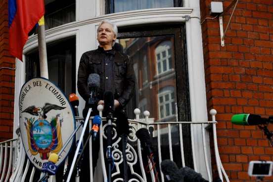 Justicia británica emite orden de extradición de Julian Assange a EU