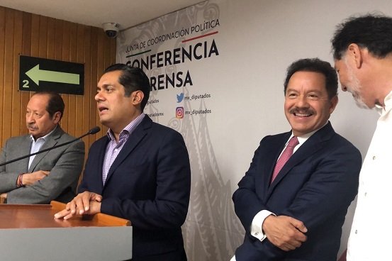 Posponen discusión y votación de la reforma energética para domingo