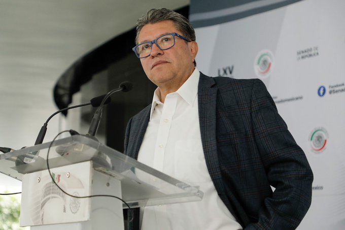 Dialogar con minorías para evitar parálisis legislativa: Monreal