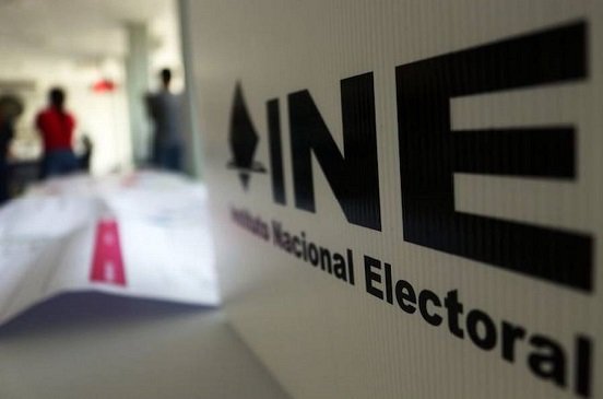 Interponen denuncia contra el INE por presunto desvío de recursos; exigen juicio político