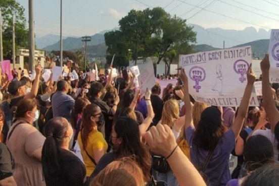 Marchan por Debanhi, mujeres se movilizan en Nuevo León
