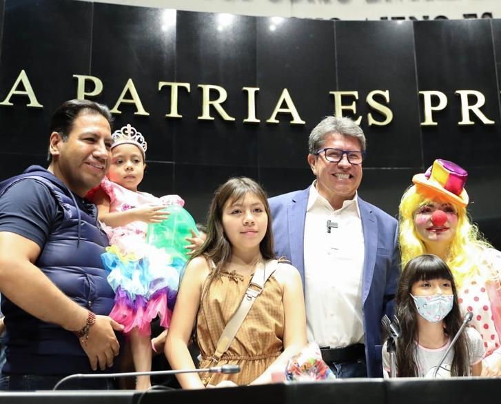 Monreal promueve iniciativas para proteger a los menores de edad