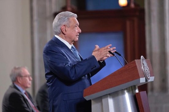 AMLO rechaza que el INE desaparezca con su reforma electoral