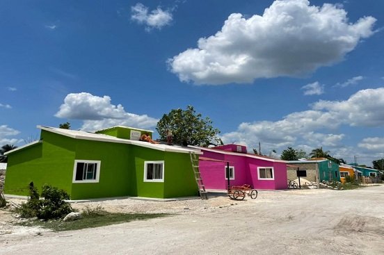 Fonatur entrega 16 casas a familias reubicadas por Tren Maya