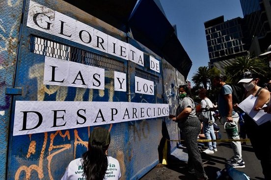 Madres buscadoras protestan y exigen que Glorieta de la Palma sea renombrada