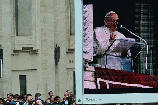 Papa pide abrir corredores humanitarios en Mariúpol