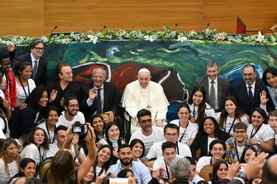 El papa lanza junto a Bono un movimiento por defensa del medio ambiente