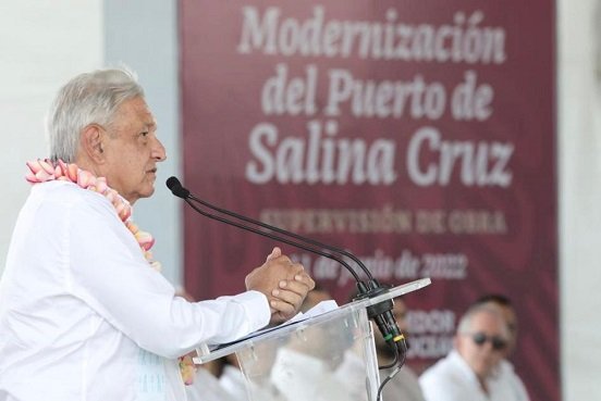 Hay ‘vivales’ que se disfrazan de líderes: AMLO