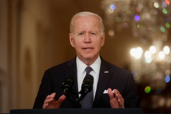 Biden urge a "prohibir" vender armas de asalto a particulares