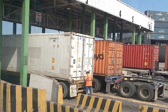 Grupo armado roba contenedores con oro, plata y televisores