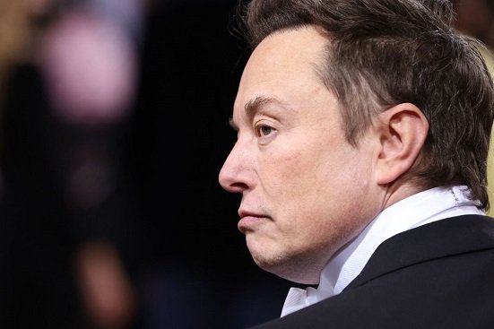 Musk tiene ‘mal presentimiento’ sobre la economía; suspende contrataciones