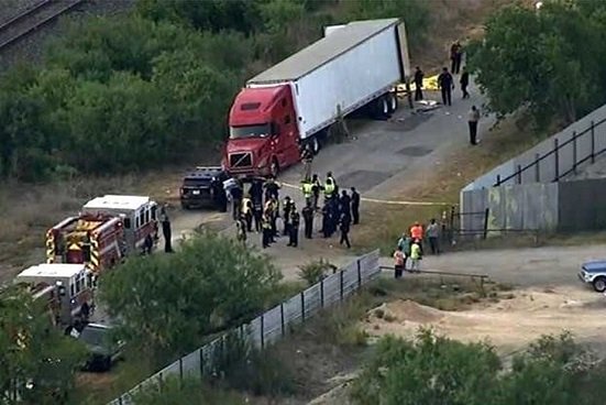 Hallan camión con 42 migrantes muertos en San Antonio, Texas