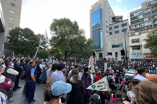 Por falta de acuerdo entre empresa y sindicato, estalla huelga en Telmex