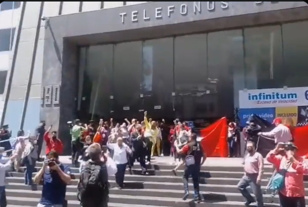 Por falta de acuerdo entre empresa y sindicato, estalla huelga en Telmex