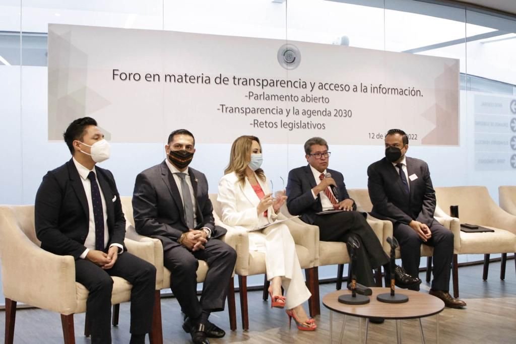 Monreal desea éxito a López Obrador en su gira por EU