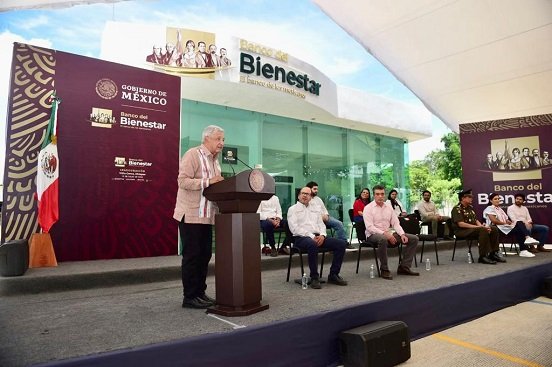 AMLO anuncia construcción de Universidad Benito Juárez en Villa Corzo
