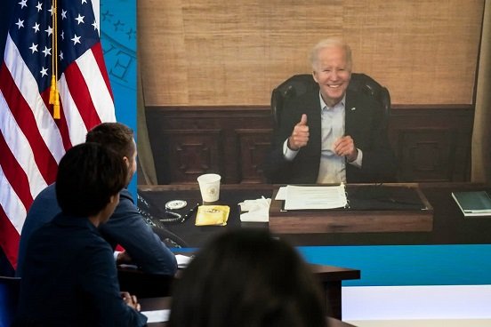 Biden completa su segundo día con "Paxlovid", sigue mejorando