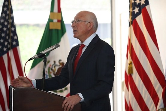 Ken Salazar descarta participación de EU en detención de Caro Quintero