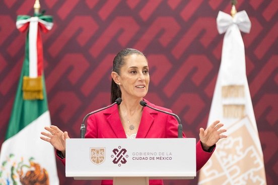 El Gobierno capitalino, a través de la Secretaría de Seguridad Ciudadana (SSC), anunció que, como parte del eje Más y Mejor Policía de la Estrategia de Seguridad, se remodelará la Universidad de la Policía (UniPol) con una inversión de 78 millones de pesos (mdp) para la construcción de un nuevo edificio de dormitorios, aulas, remodelación del stand de tiros, así como de un Centro de Entrenamiento de Realidad Virtual, el cual no tiene ninguna policía del país ni de Latinoamérica, y que consolidaría a la SSC como la mejor institución de formación policial de México. La Jefa de Gobierno, Claudia Sheinbaum Pardo, resaltó el trabajo que ha desarrollado en la UniPol la Subsecretaría de Desarrollo Institucional de la SSC, bajo el mando de Marcela Figueroa Franco y el secretario de Seguridad Ciudadana, Omar García Harfuch “Es importante que se conozca todo el trabajo que se ha hecho en la Universidad de la Policía en la formación policial, cómo cambió la Universidad de la Policía desde que Marcela tomó la Subsecretaría, qué nuevas materias hay, cómo cambió en la cantidad de veces que reciben de capacitación y formación de los policías, cuántos policías han egresado, ahora hay doctorados En fin, todo el sistema de formación policial”, añadió en conferencia de prensa