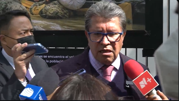 Monreal pide pruebas de sus dichos al senador Narro