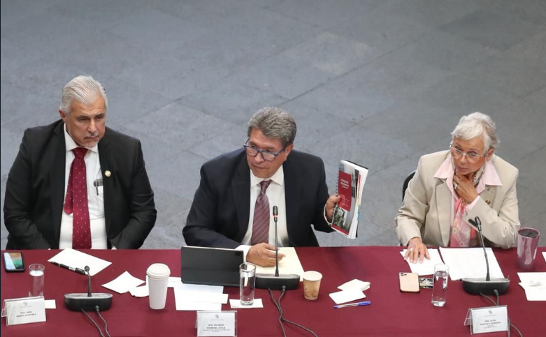 Senadores de Morena se comprometen a estar unidos, reconocen trabajo de Monreal