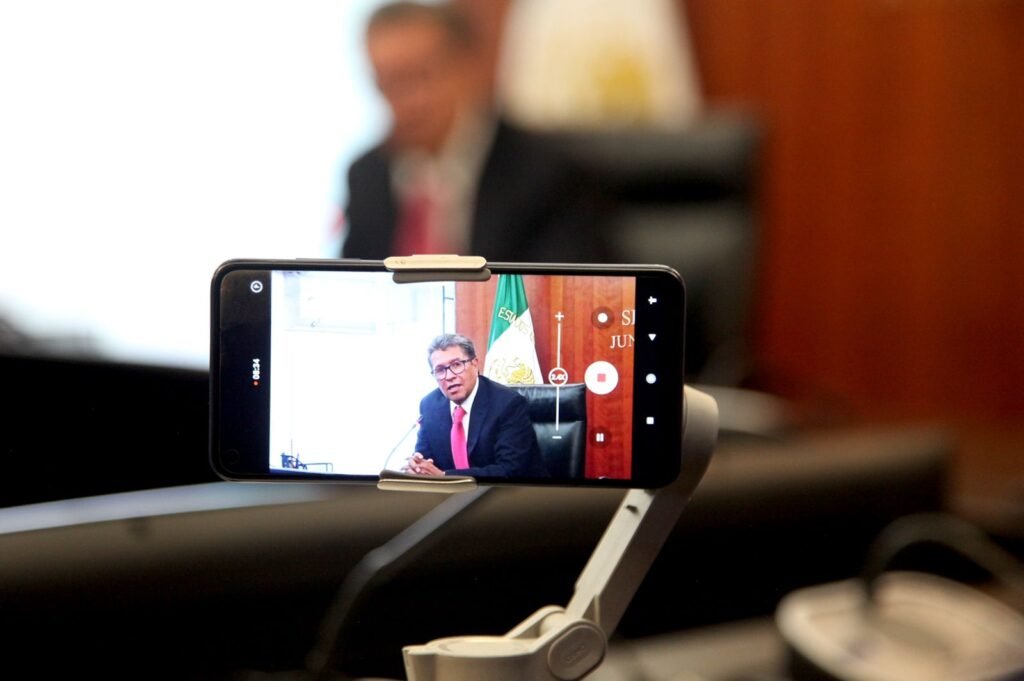 ”A AMLO le conviene que yo sea presidente": Monreal
