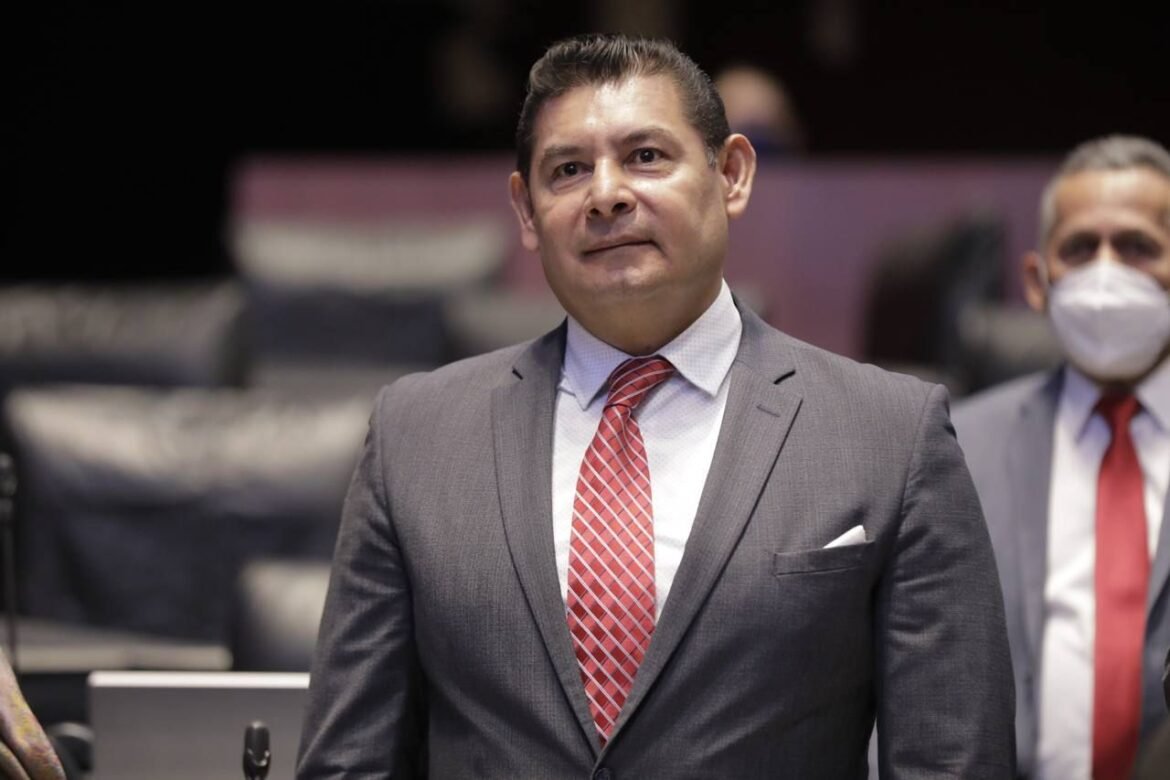 Urge Alejandro Armenta legislar para atacar delitos cibernéticos