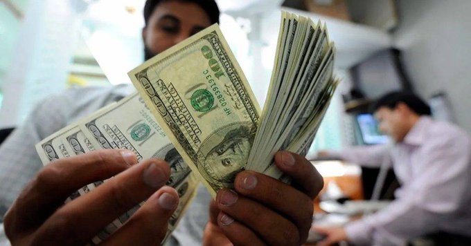 Nuevo histórico en remesas frente a caída de confianza empresarial