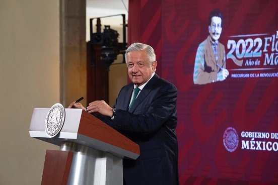 No se persigue a nadie, no somos iguales: AMLO a "Alito" Moreno