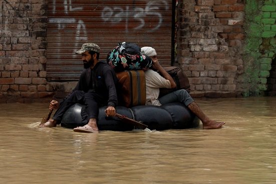 Inundaciones por lluvias monzónicas en Pakistán dejan más de mil muertos