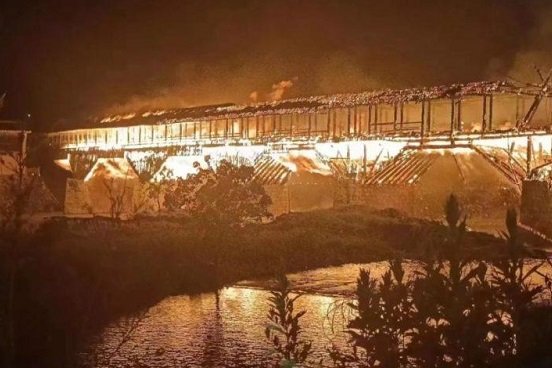 Incendio en China destruye el "Puente de la Paz Universal"