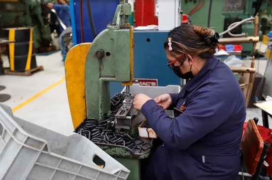 Migran 2.9 millones de personas de subcontratista a un patrón real