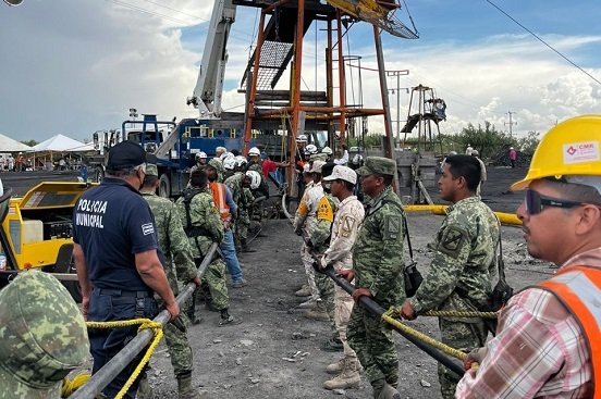 Tormenta eléctrica suspende labores de rescate de mineros en Sabinas
