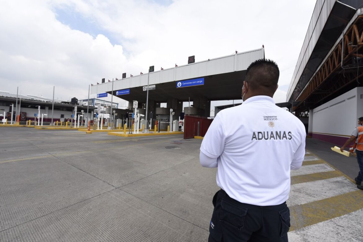 Con binomio canino, Aduanas de México asegura casi media tonelada de metanfetamina