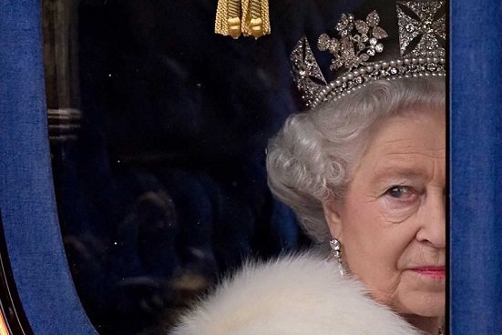 Isabel II dejó misteriosa carta; deberá abrirse hasta el año 2085