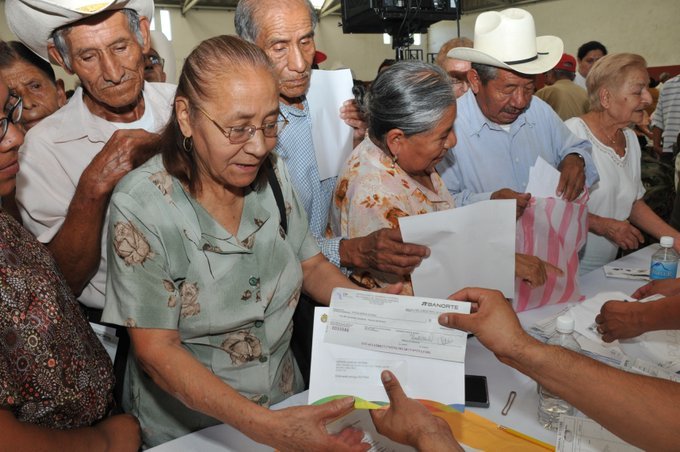 Programas sociales enfocados a la carrera por la presidencia 2024