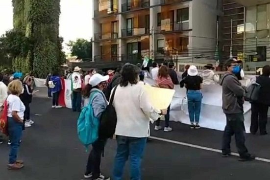 Manifestantes protestaron en Periférico, se dicen afectados por créditos de vivienda