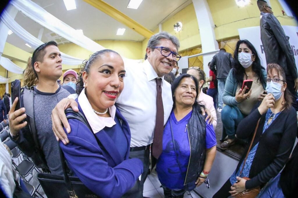 Cuenten conmigo, les dice Monreal a las mujeres