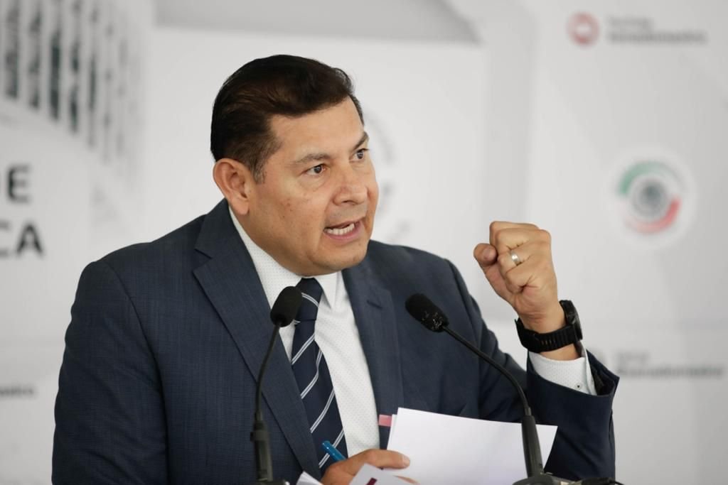 Alejandro Armenta propone cárcel para delincuentes cibernéticos