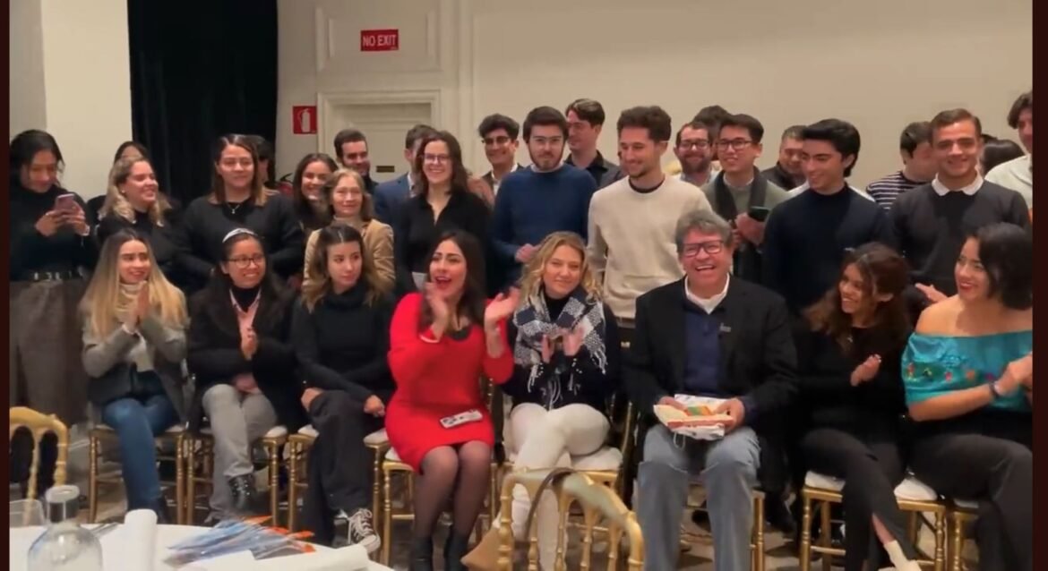 Monreal convive como en casa, con estudiantes mexicanos en Madrid