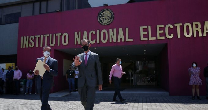 Entre la pena ajena y los actores políticos el debate al INE