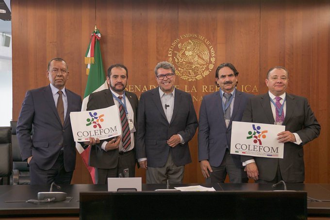 Monreal impulsará acciones afirmativas para garantizar representación migrante en el Congreso