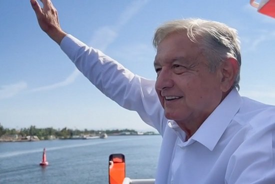 AMLO muestra ferri para visitar Centro Turístico Islas Marías