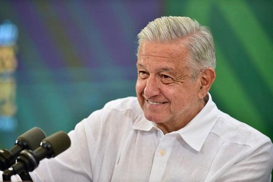 Desestima AMLO denuncia de legisladores de oposición tras marcha