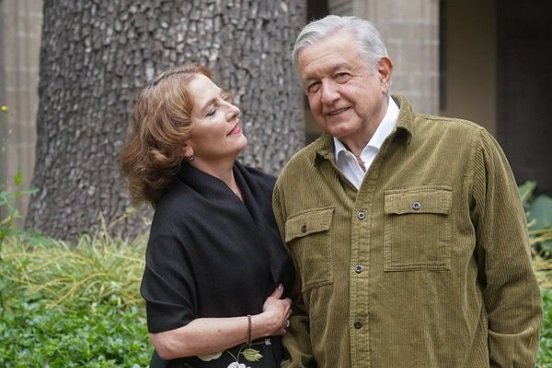 López Obrador desea feliz Navidad; "el amor por encima de todo"