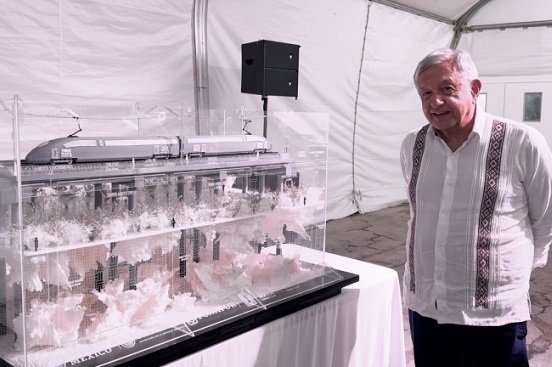 Tren Maya es obra única y cuida el ambiente: AMLO