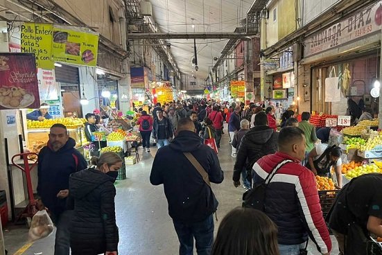 Surten para la cena de Navidad en Central de Abasto en CDMX