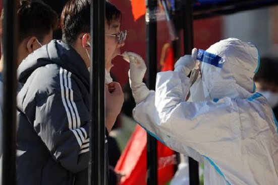 EU exigirá test de covid-19 a los viajeros procedentes de China